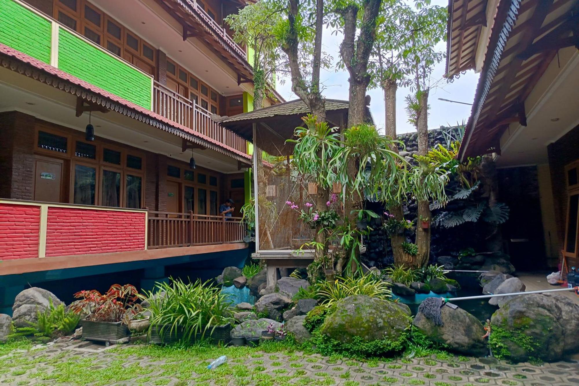 Java Capsule Hotel Malang Kültér fotó